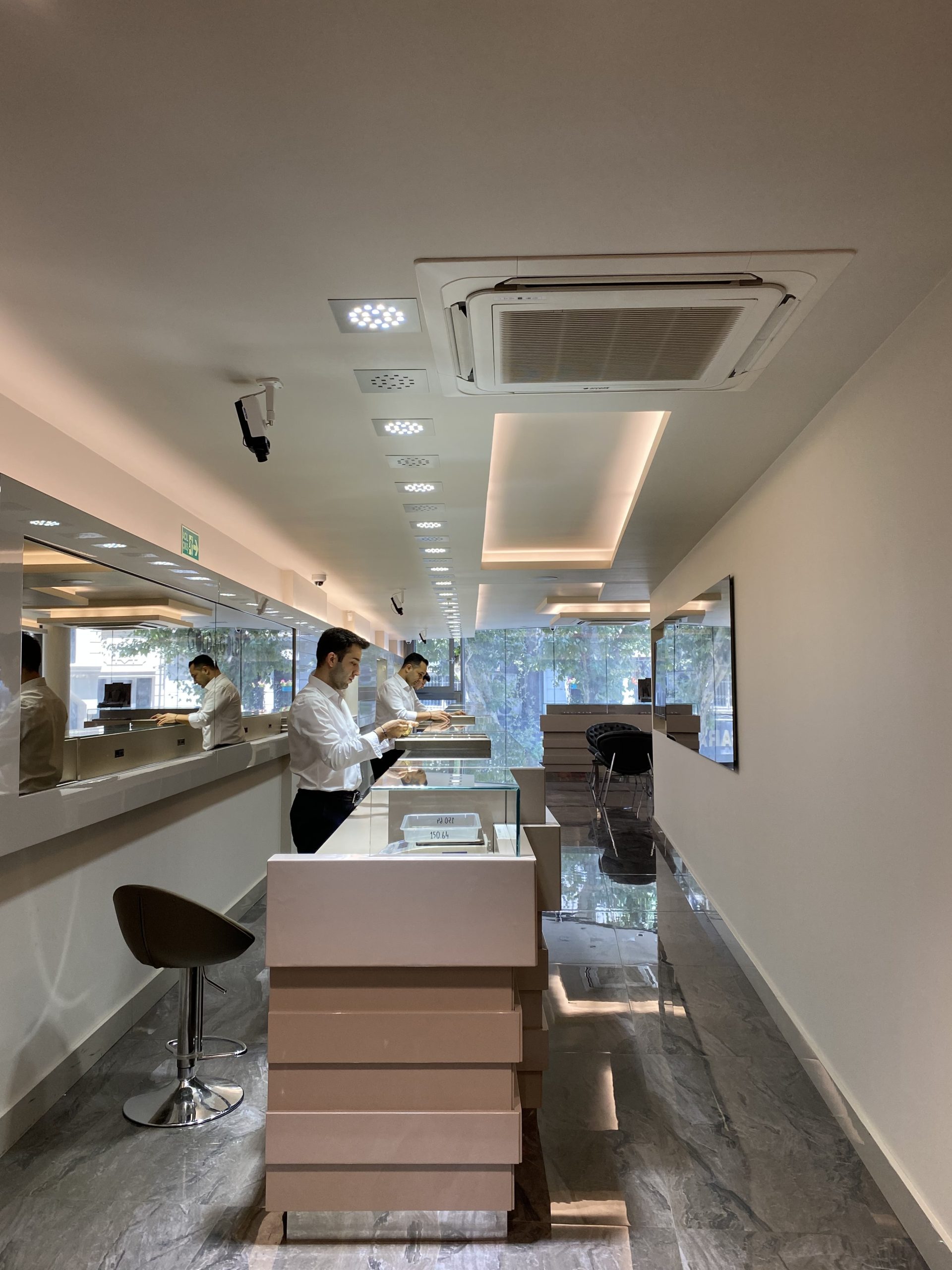 8 store gallery
